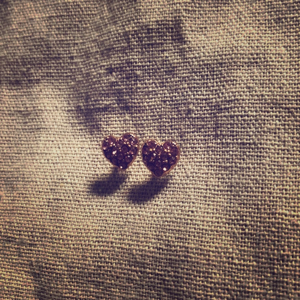 Cute pink heart diamond earrings!